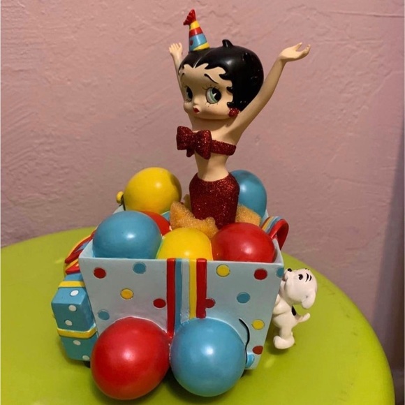 Retired Birthday Betty Boop Music Box Figurine - Picture 3 of 3